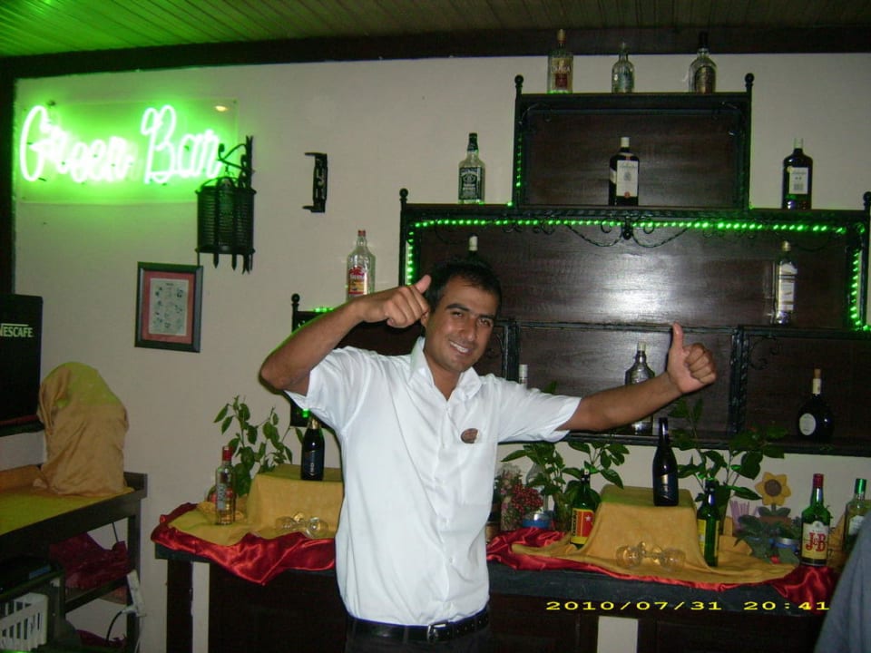 Hilmi an der Green Bar Hotel Royal Garden Beach
