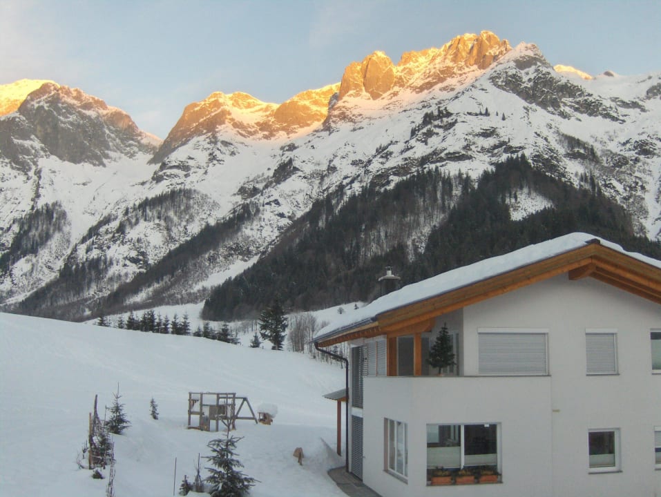 Blick aus dem Fenster bei Sonnenaufgang Ferienhaus Lämmerhof