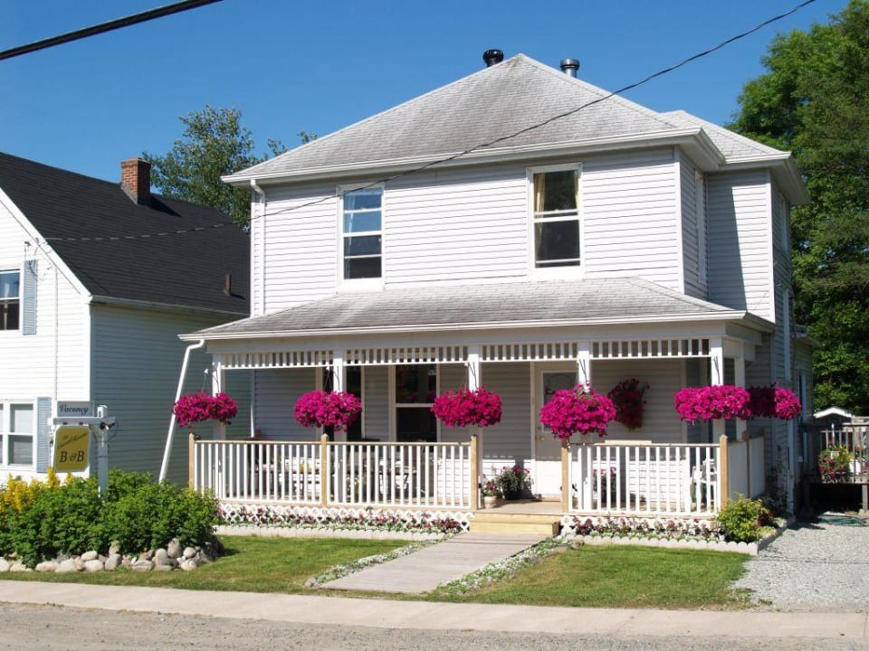 Welcome to the canal house b&b B&B A Marina Cove Inn