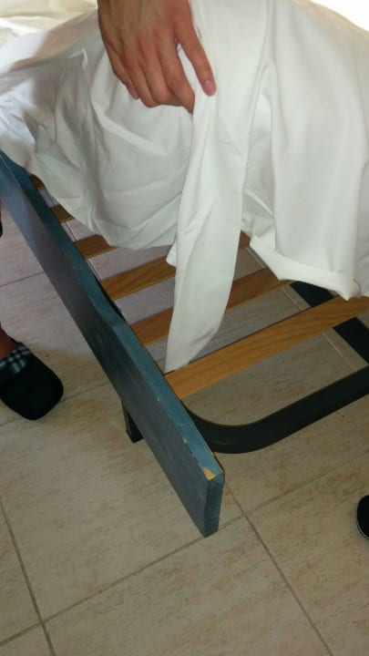 Schienbein killer Guya Wave Hotel