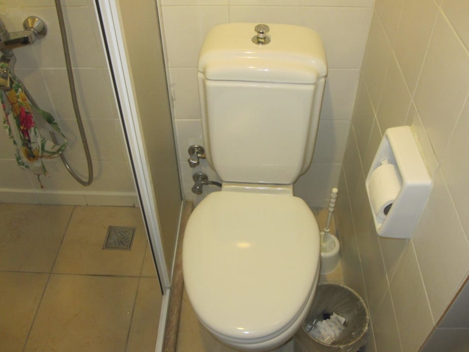 Dusche/WC sehr eng! Parador Beach Hotel