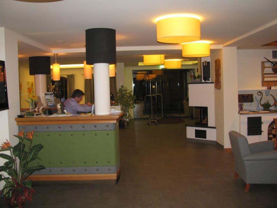 Blick zu Eingang Alpengasthof Grüner