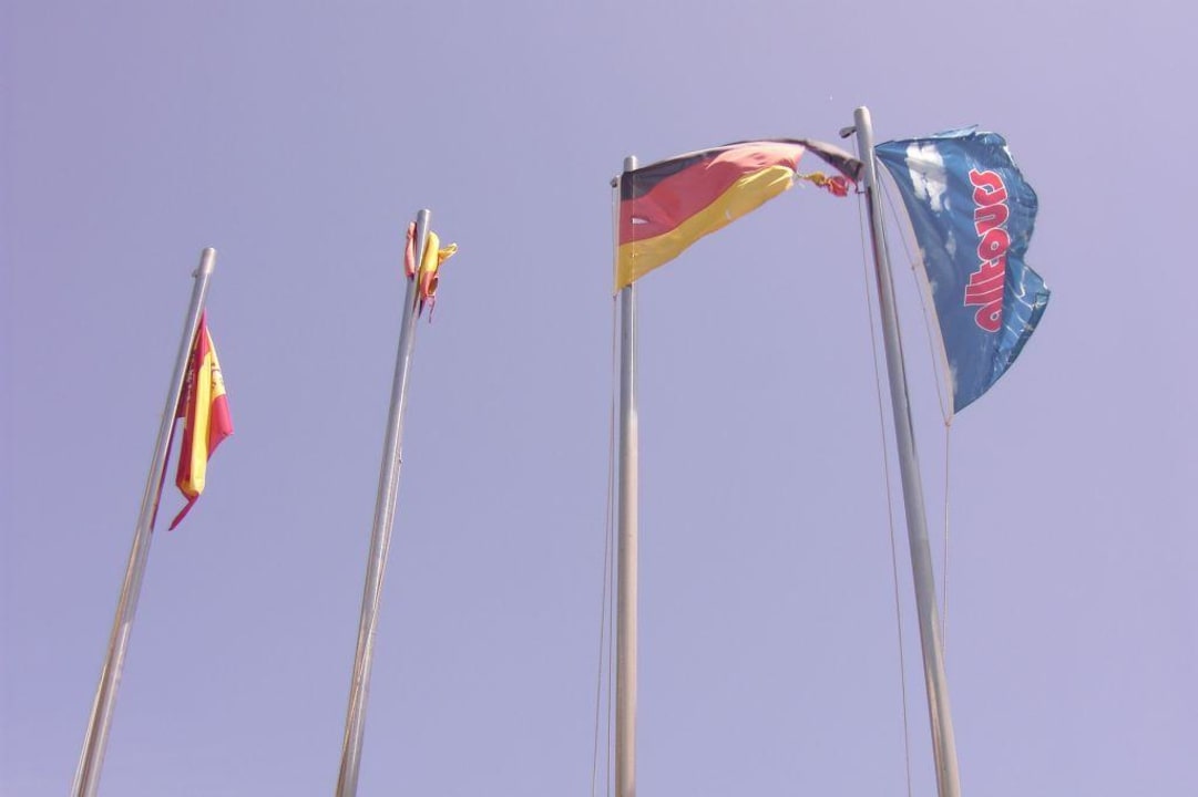 Deutsche Flagge im  Eingangsbereich . Hotel THB Tropical Island