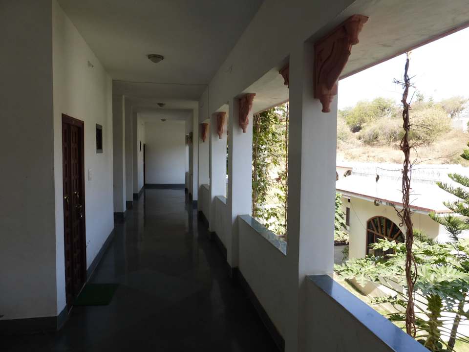 Zu den Zimmern Hotel Chandra Hill Resort