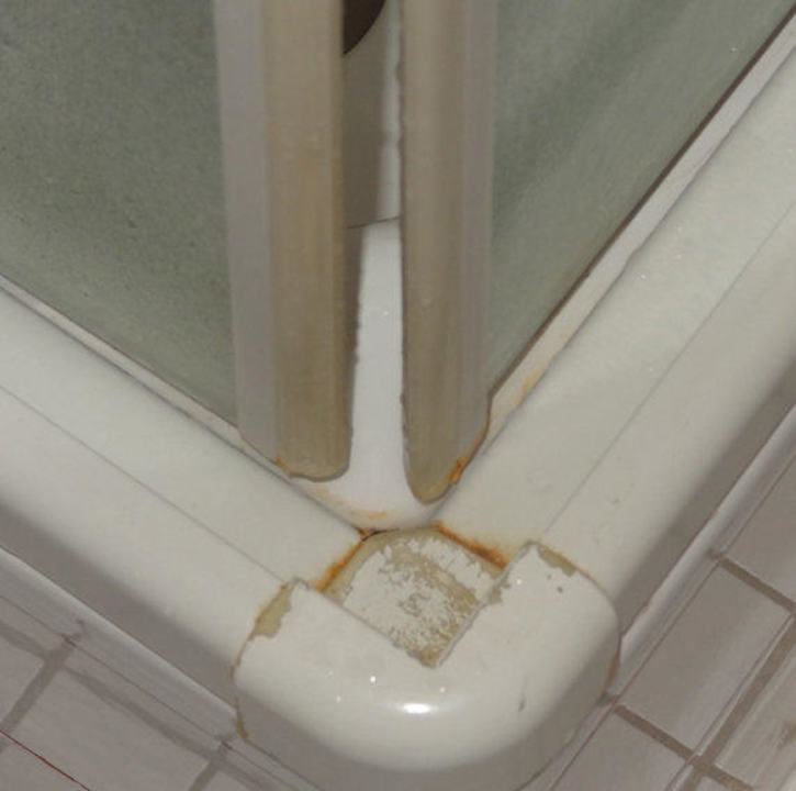 Schimmel in der Dusche Hotel Goldener Hirsch