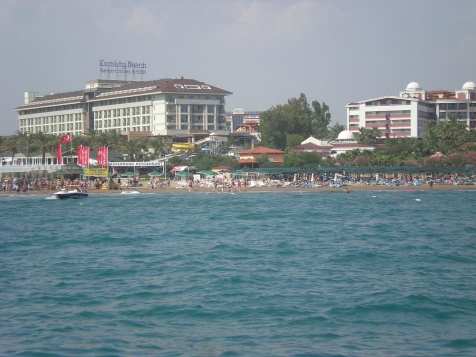 Hotel vom Meer aus Fotografiert Sunis Kumköy Beach Resort Hotel & Spa
