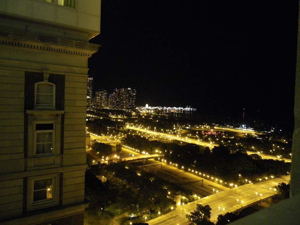 Blick aus dem 25.Stock bei Nacht Hotel Hilton Chicago