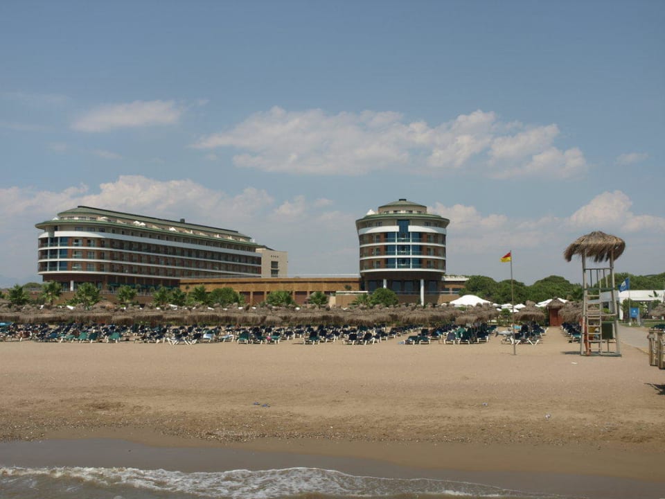 Blick vom Steg auf das Hotel Voyage Belek Golf & Spa