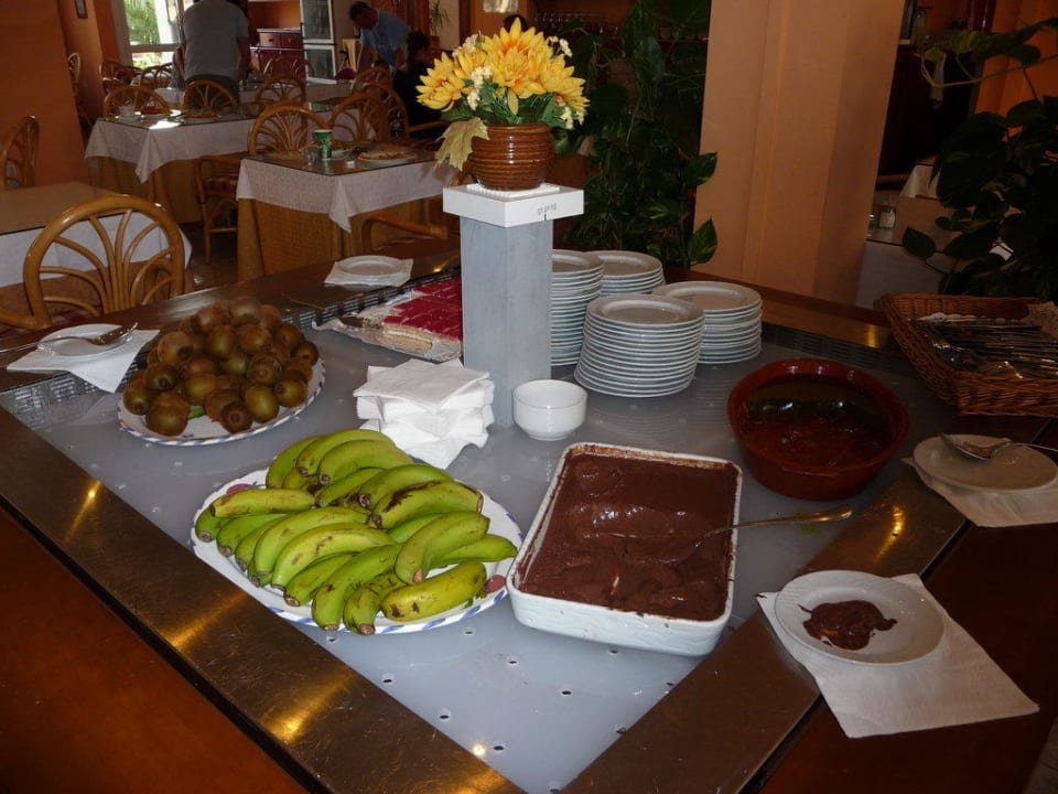 Mittags-Abendsbuffet mit Kuchen Früchten und Obst Coral Compostela Beach Golf