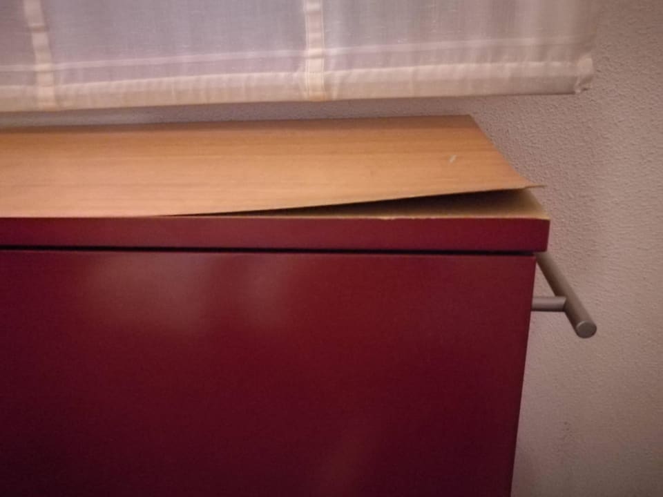 Funier am Schrank löst sich Novotel Suites Wien City Donau