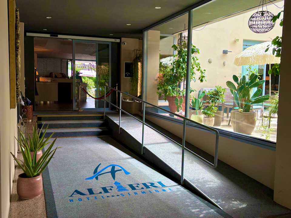 Außenansicht Hotel Alfieri