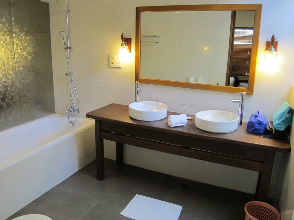 Bad 204 Eriyadu Island Resort