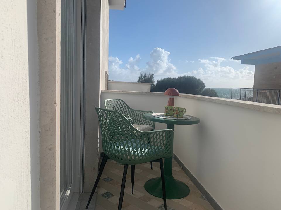 Außenansicht Dove il tramonto incontra il mare, attico panoramico a due passi dalla spiaggia