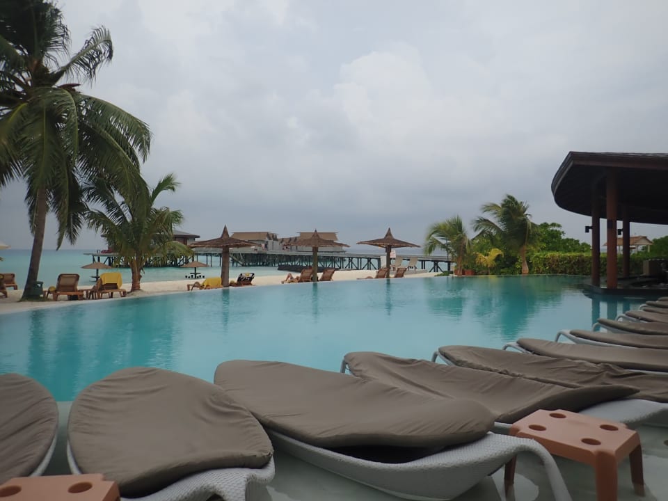 Pool Centara Ras Fushi Resort & Spa Maldives