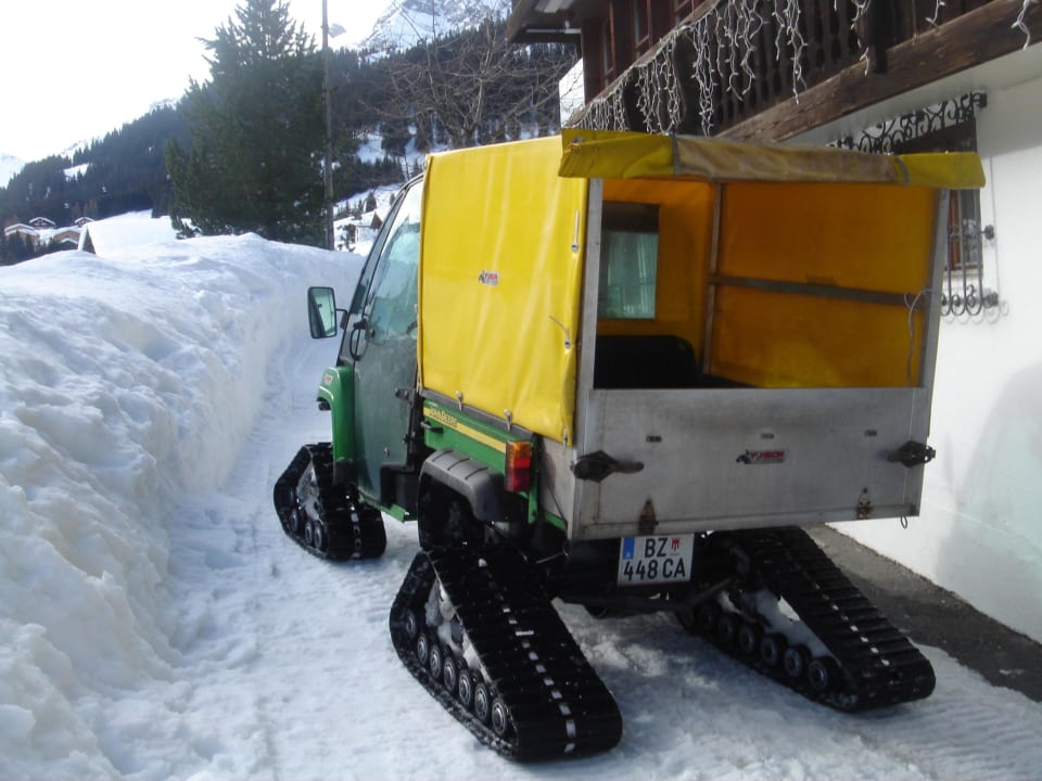 Der Koffertransporter zum Parkplatz Hotel Alpenrose