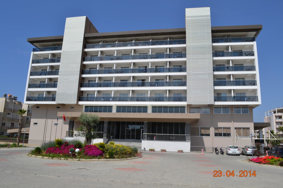 Hoteleingang Hotel Royal Garden Beach