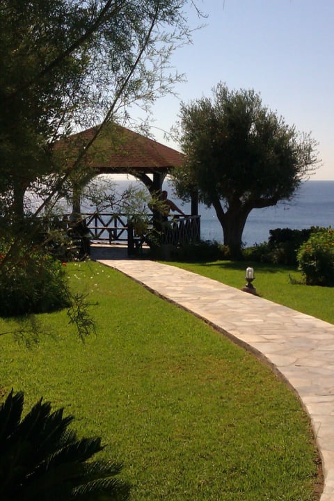 Am Weg zum Hotelstrand Hotel Kalithea Mare Palace