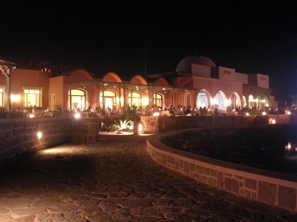 Terrasse des Hauptrestaurant Radisson Blu Resort, El Quseir