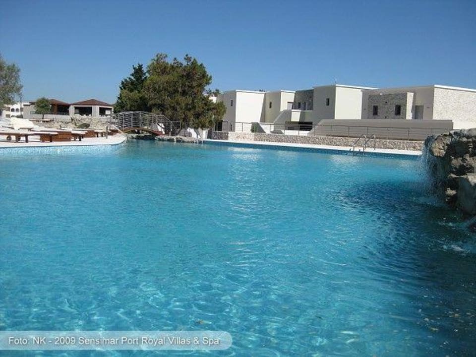 Hotelanlage - Zweiter Pool mit Wasserfall SENTIDO Port Royal Villas & Spa