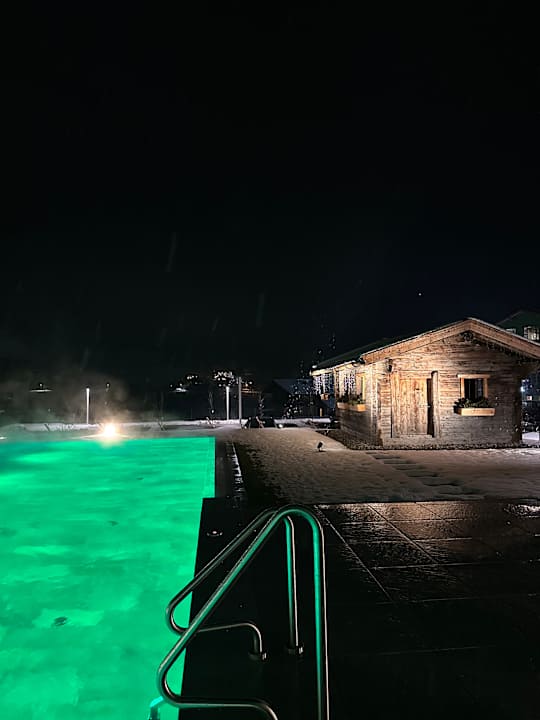 Pool Neueröffnung ELVA PREMIUM APARTMENT HOTEL inklusive Sommerpass STUBAI SUPER CARD