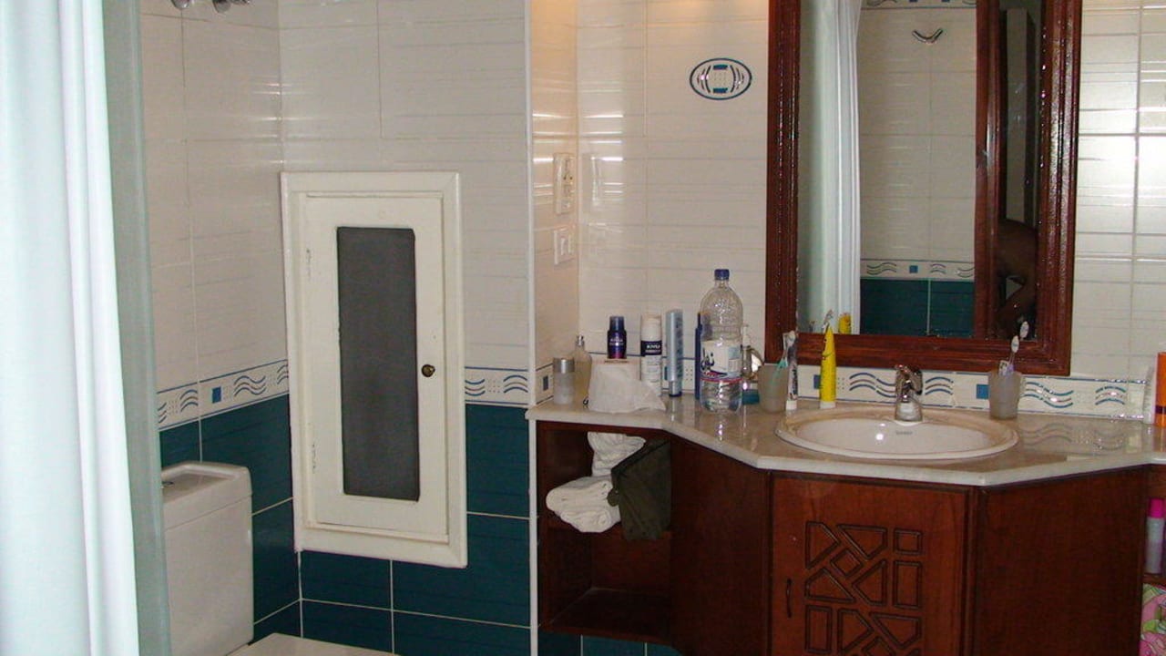 Bad im neuen Standard-Zimmer The Oasis Dive Resort