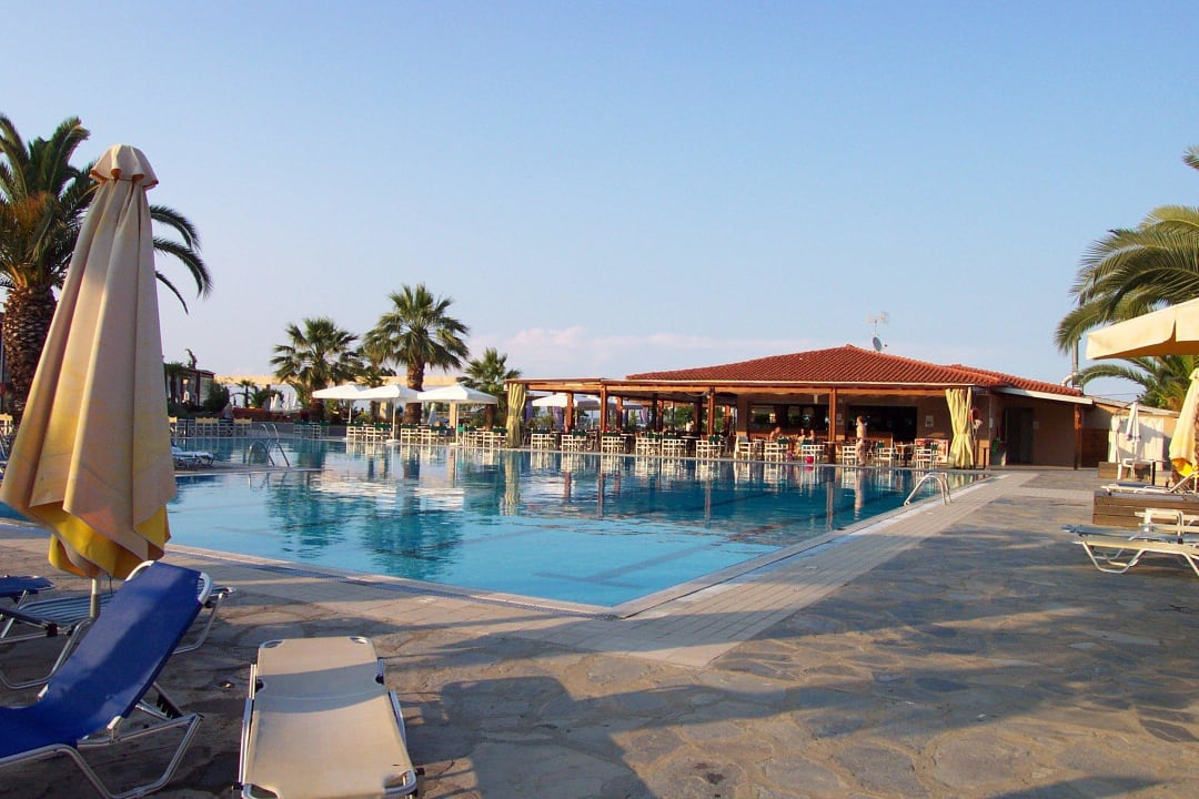 Pool mit Bar alltoura Club Hotel Poseidon Palace
