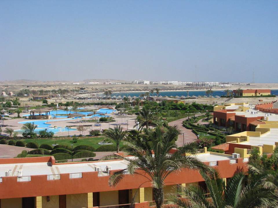 Widok w stronę plaży Malikia Resort Abu Dabbab