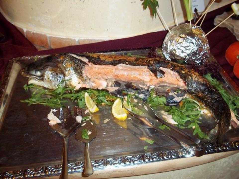 Feinschmeckerbüffet - Vorspeise frischer Lachs Alphotel Tyrol