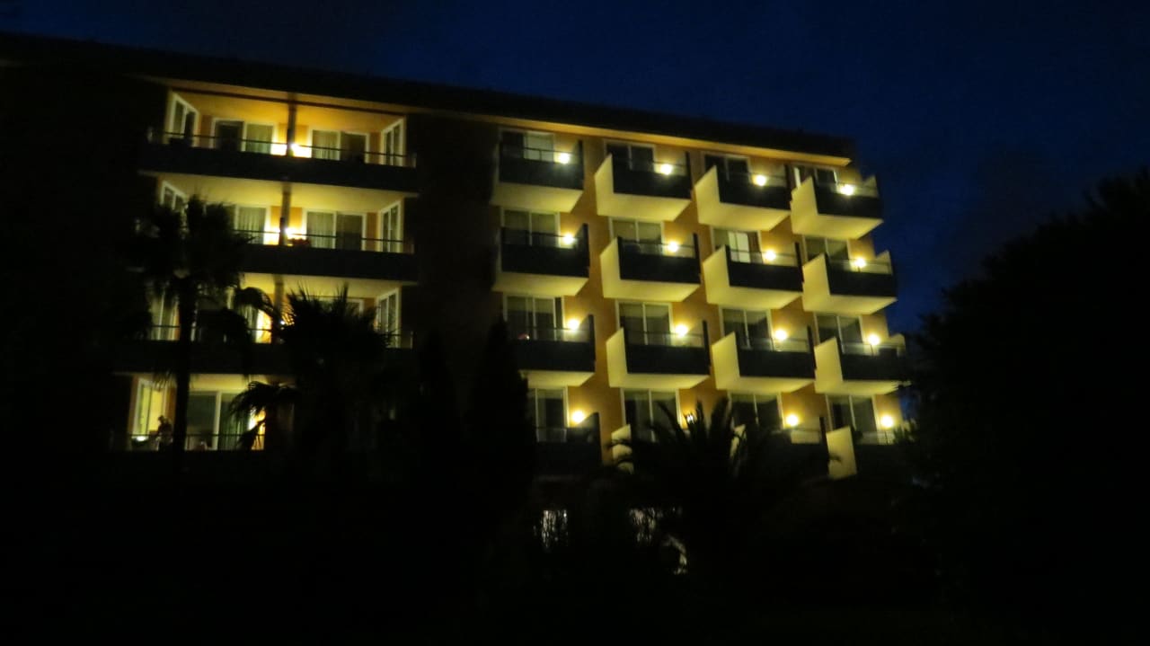 Außenansicht bei Nacht Garbí Cala Millor