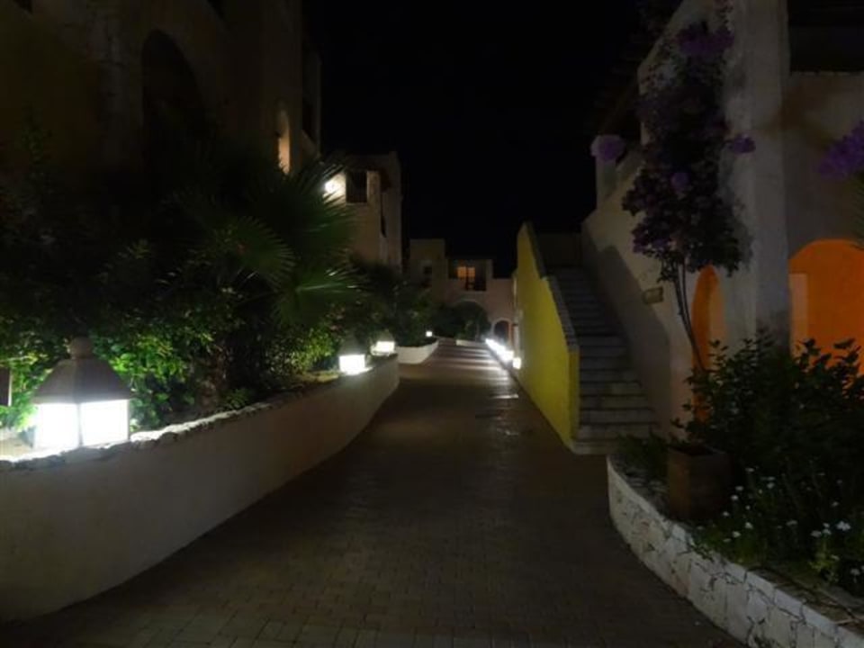 Anlage bei Nacht VOI Praia De Chaves Resort