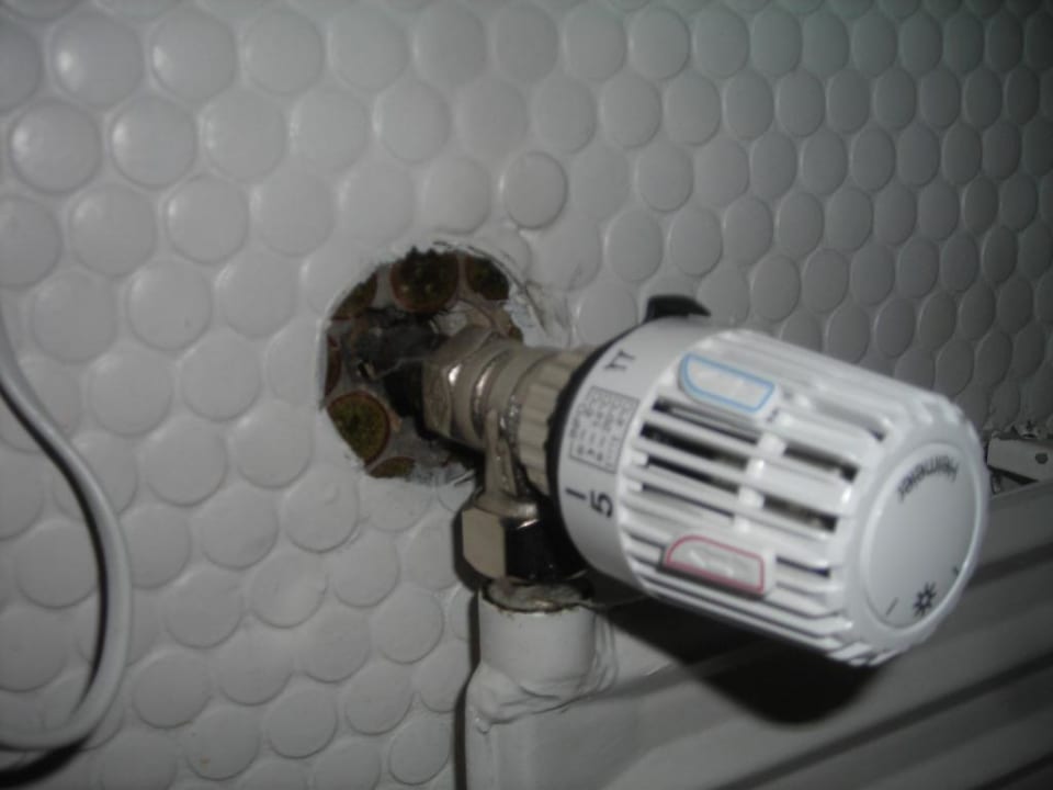 Einlass Heizung Bad unverputzt Hotel Seyboldt Garni