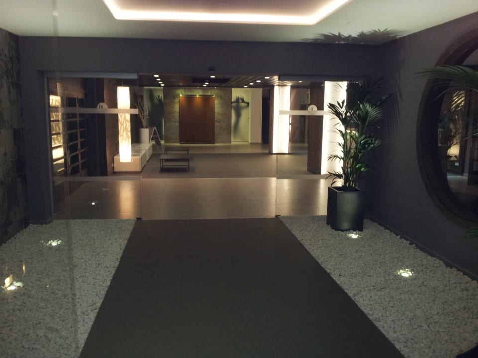 Der Eingangsbereich BG Hotel Caballero