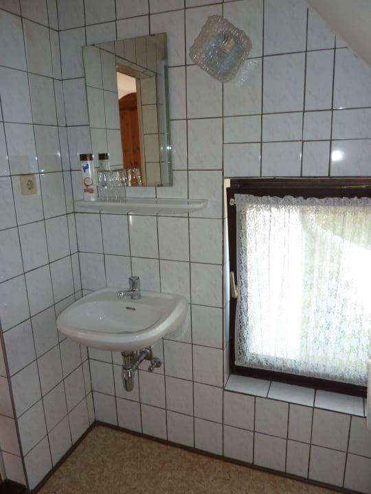 Bad von Zimmer 6 Herberge in der Buttergasse