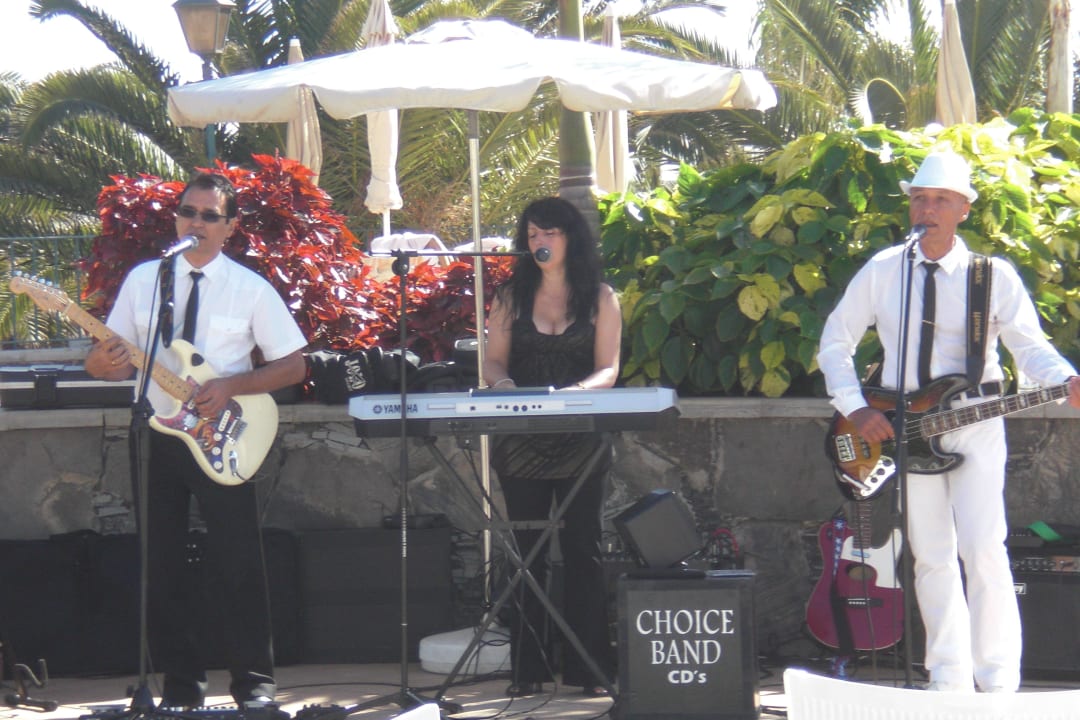 Mit Live Musik über die Mittagszeit Hotel Riu Palace Maspalomas Adults Only