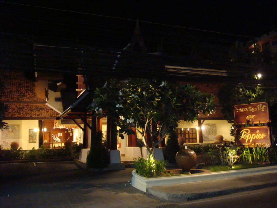 Das Hotel bei Nacht Anavana Beach Resort