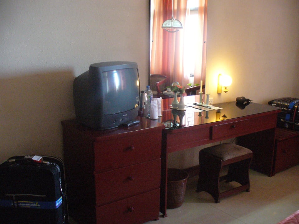 Schreibtisch mit TV Hotel Topaz