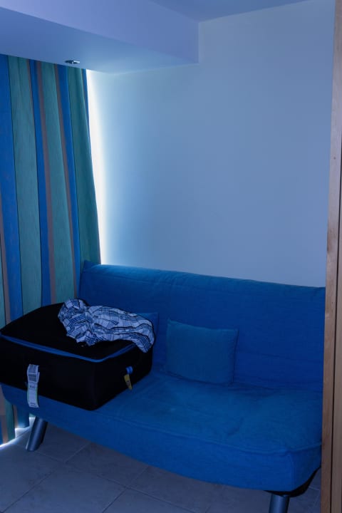 Couch im Zimmer Hotel Calypso Beach