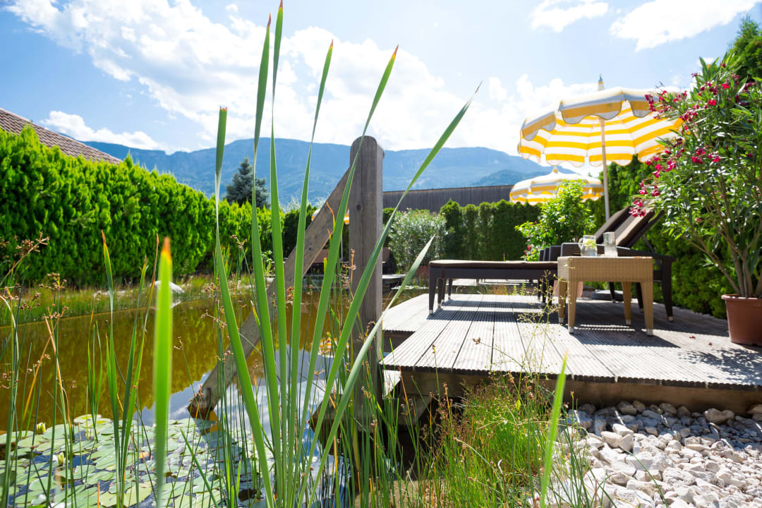 "Gartenteich" Hotel Vilpianerhof (Vilpian) • HolidayCheck (Südtirol