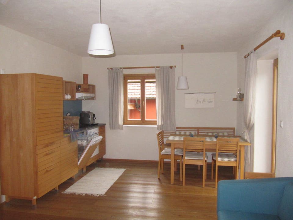 Wohnraum mit Küchenzeile und Essecke Weingut Tauss