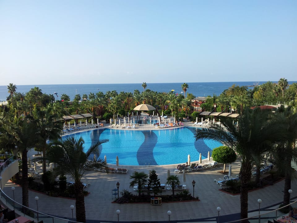 Poolanlage am Morgen Saphir Resort & Spa