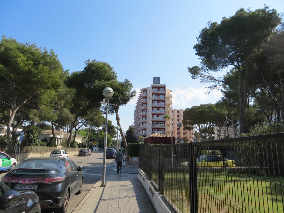 Blick von der Straße zum Hotel Pabisa Sofia