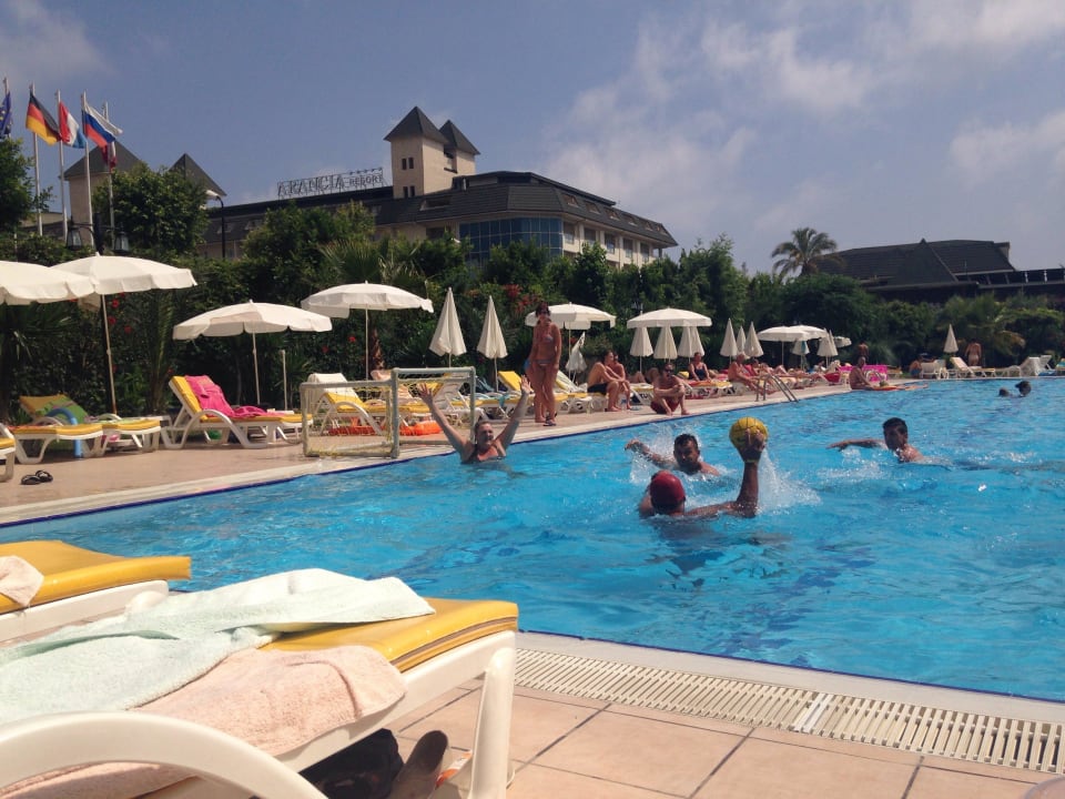 Mom playing waterpolo Telatiye Resort