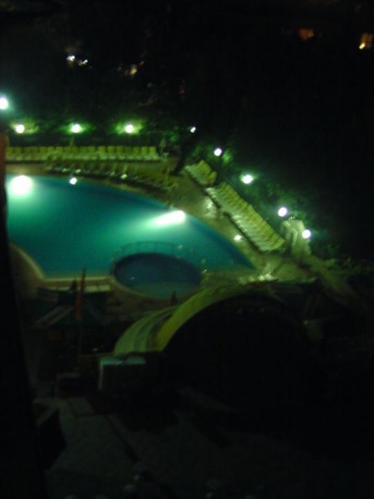 Pool bei Nacht Hotel Atlas