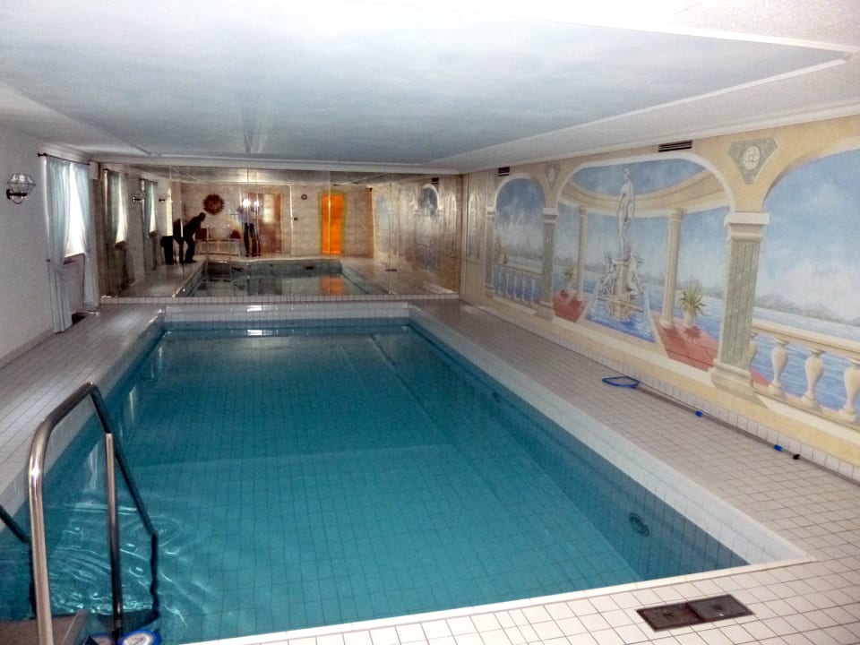 Pool Hotel Quellenhof