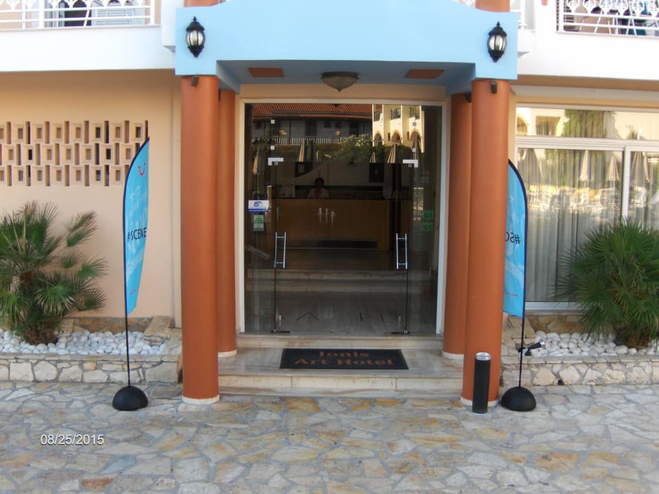 Entrance Ionis Art Hotel