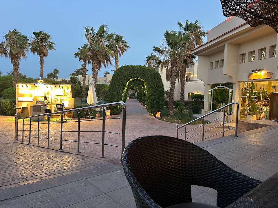 Gastro Lotus Bay Beach Resort