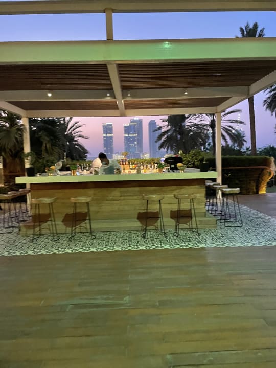 Gartenanlage Le Meridien Mina Seyahi Beach Resort & Waterpark