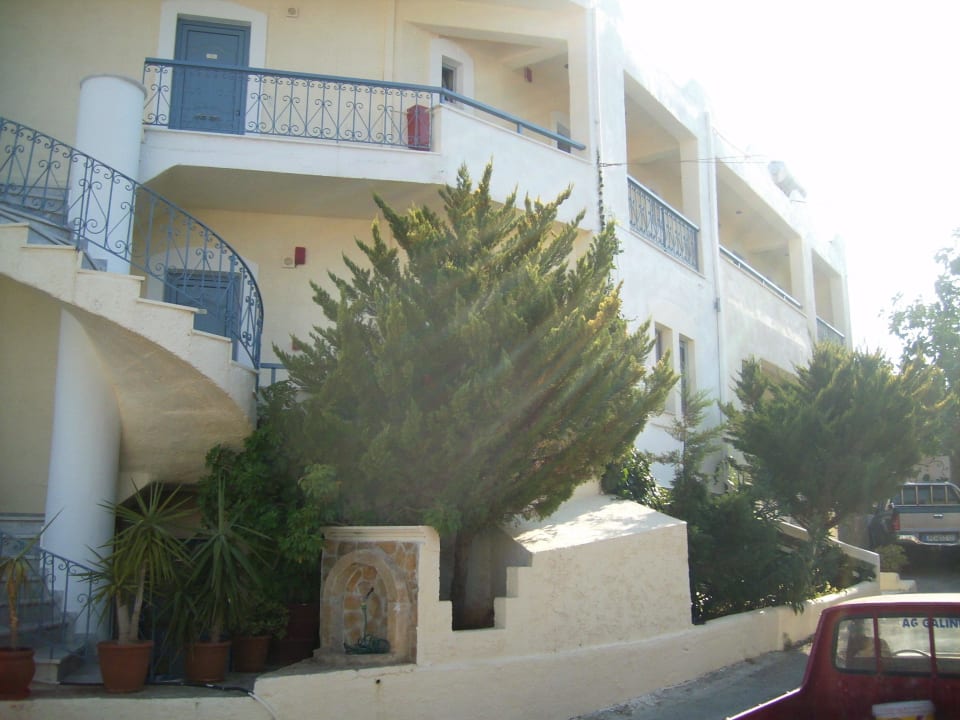 Vorderes Haus von hinten Ariadne Apartments