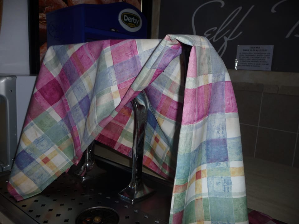 Geschmackvoll abgedeckter Getränkespender Hotel Sole