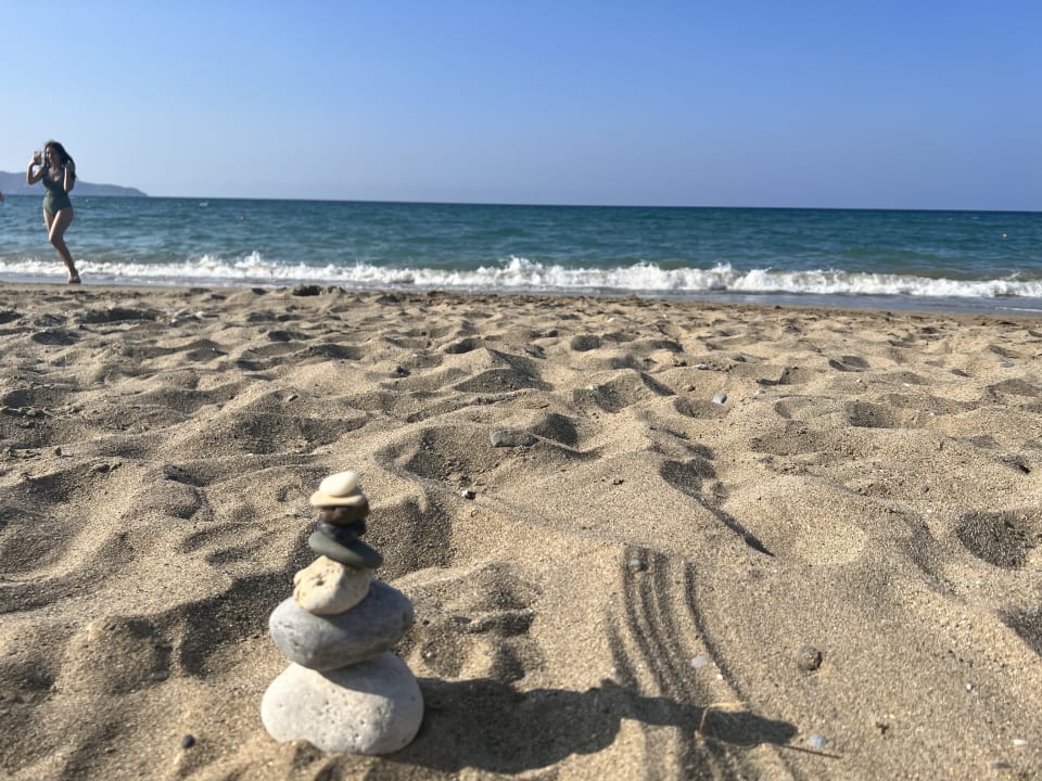 Strand Petousis Hotel & Suites